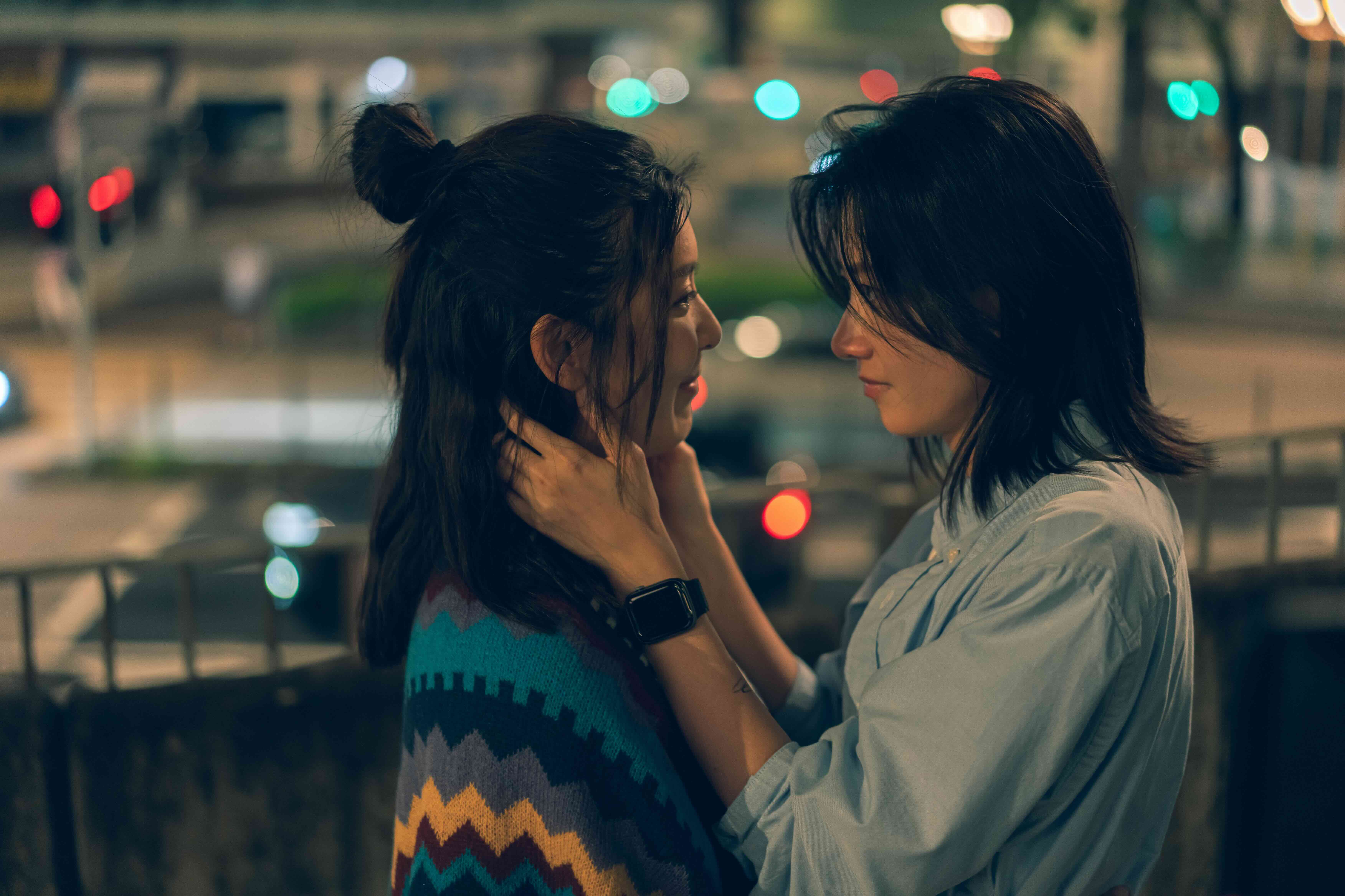 touched_GIRLFRIENDS_STILL_1